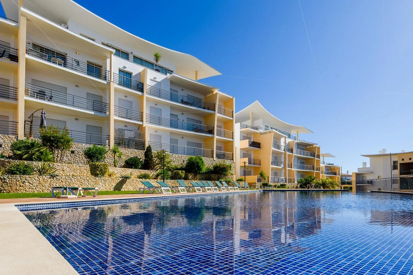 Bnb Homes White Rose Garden Apartment With 2 Terraces & 2 Swimming Pools Albufeira